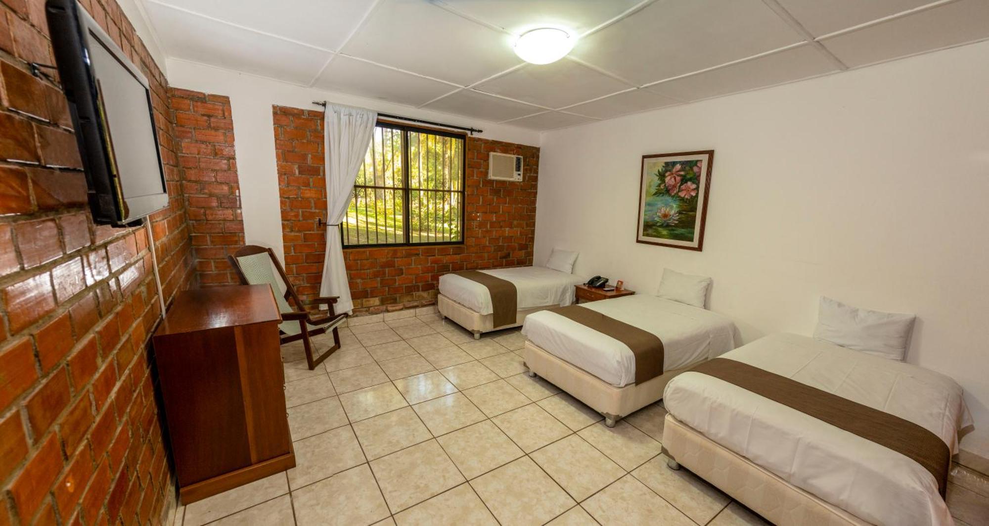 Dm Hoteles Tarapoto Exterior photo